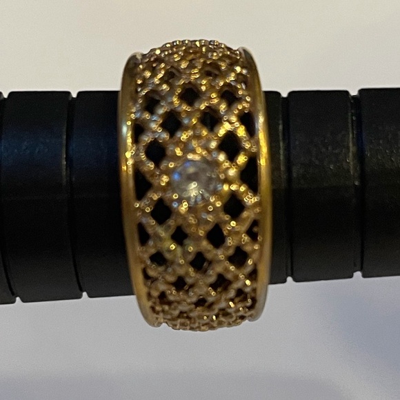Vintage 1978 Lattice Lace Elegant Gold Ring with Crystal Accents - Picture 4 of 5